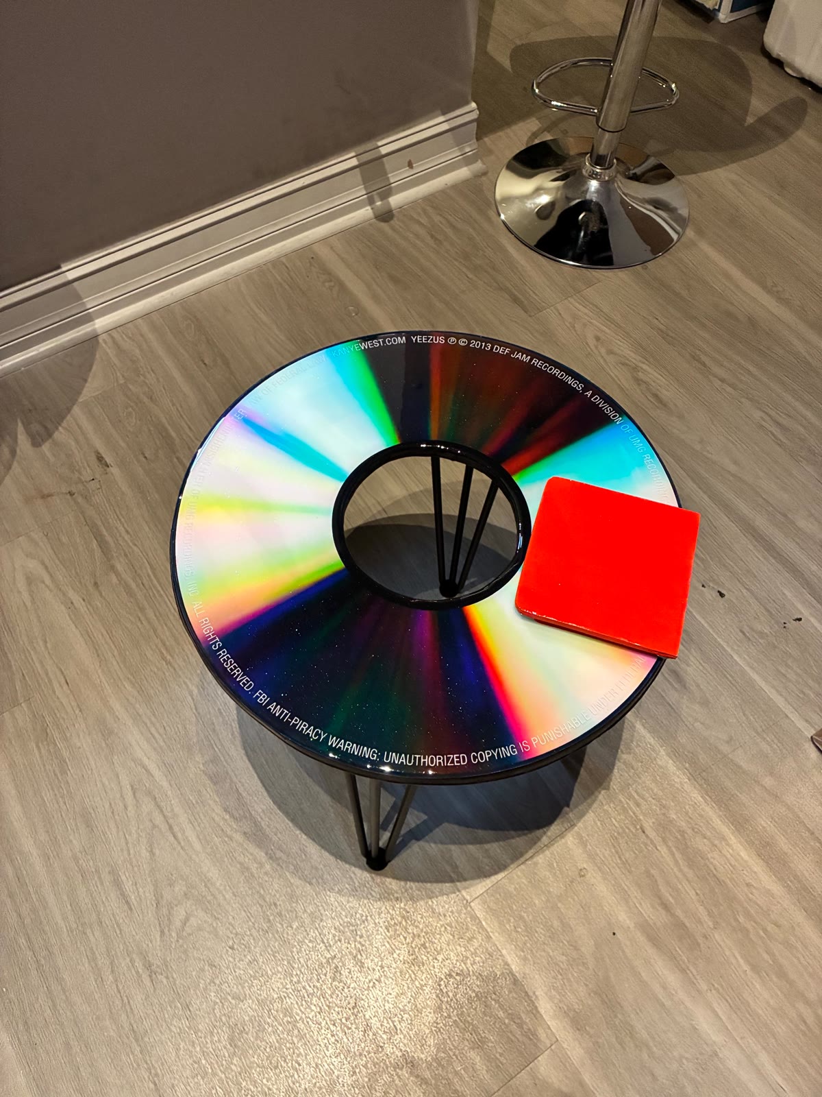 Vintage CD disc Table — photograph 4 of 5